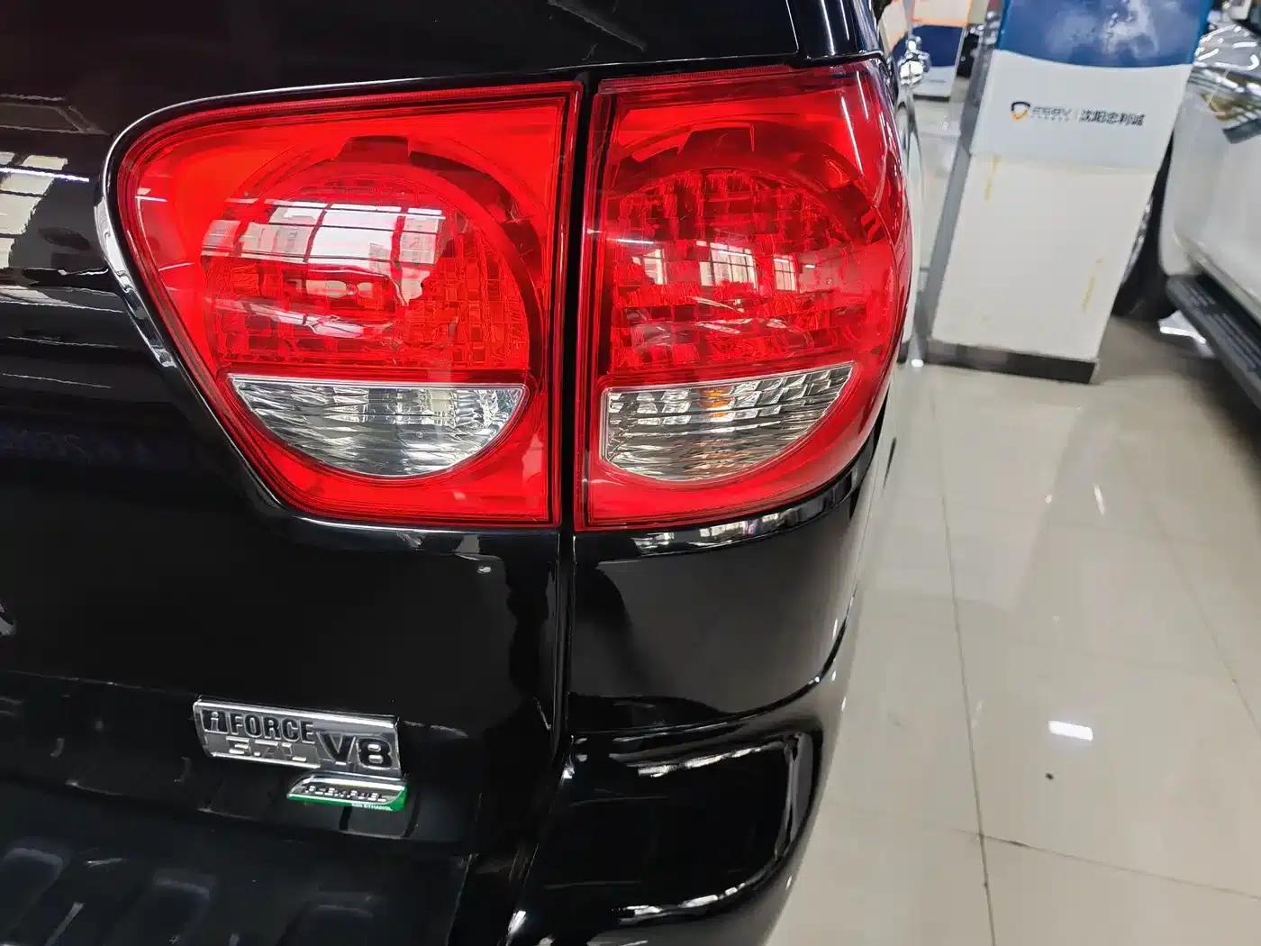 Sequoia 2010 5.7 Platinum Edition — миниатюра 16