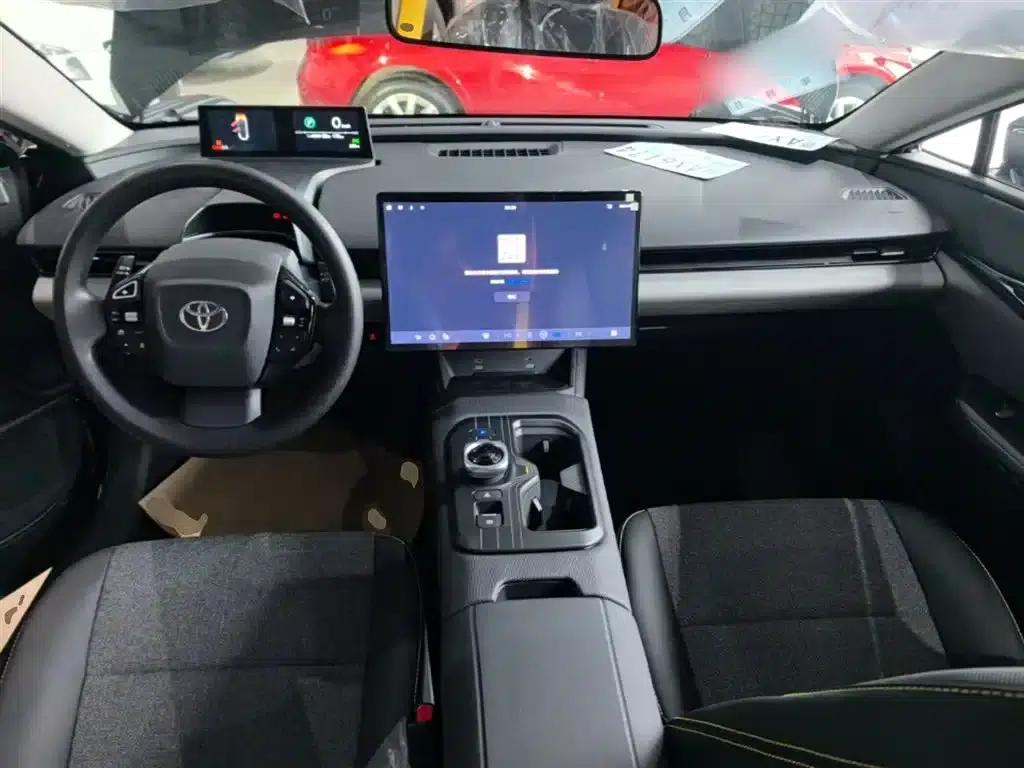 Toyota BZ5 2025 550 JOY — миниатюра 10