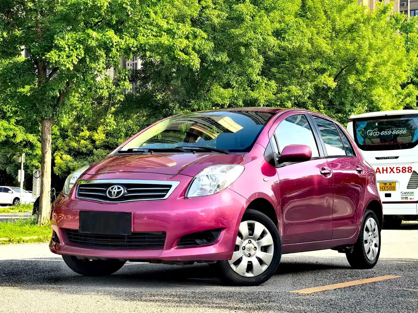 2011 Toyota Yaris 1.6E Automatic Dynamic Edition — миниатюра 1