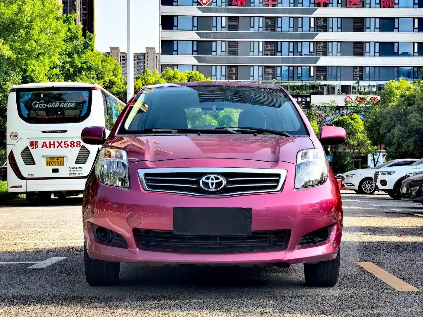 2011 Toyota Yaris 1.6E Automatic Dynamic Edition — миниатюра 2