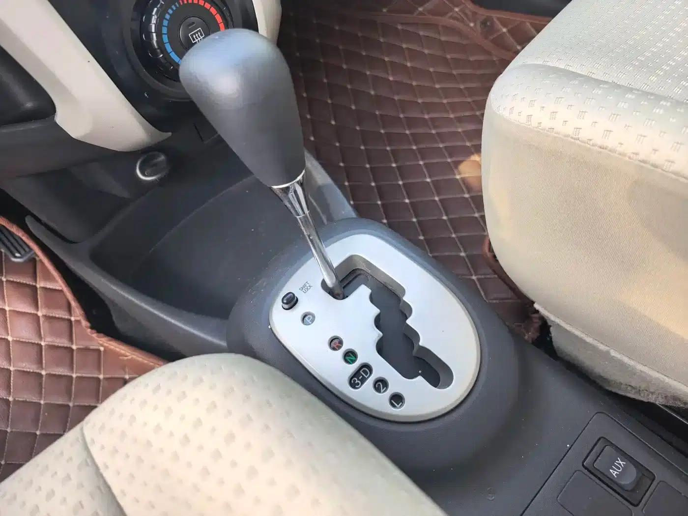 2011 Toyota Yaris 1.6E Automatic Dynamic Edition — миниатюра 12