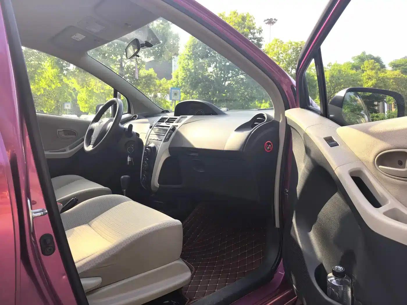 2011 Toyota Yaris 1.6E Automatic Dynamic Edition — миниатюра 15