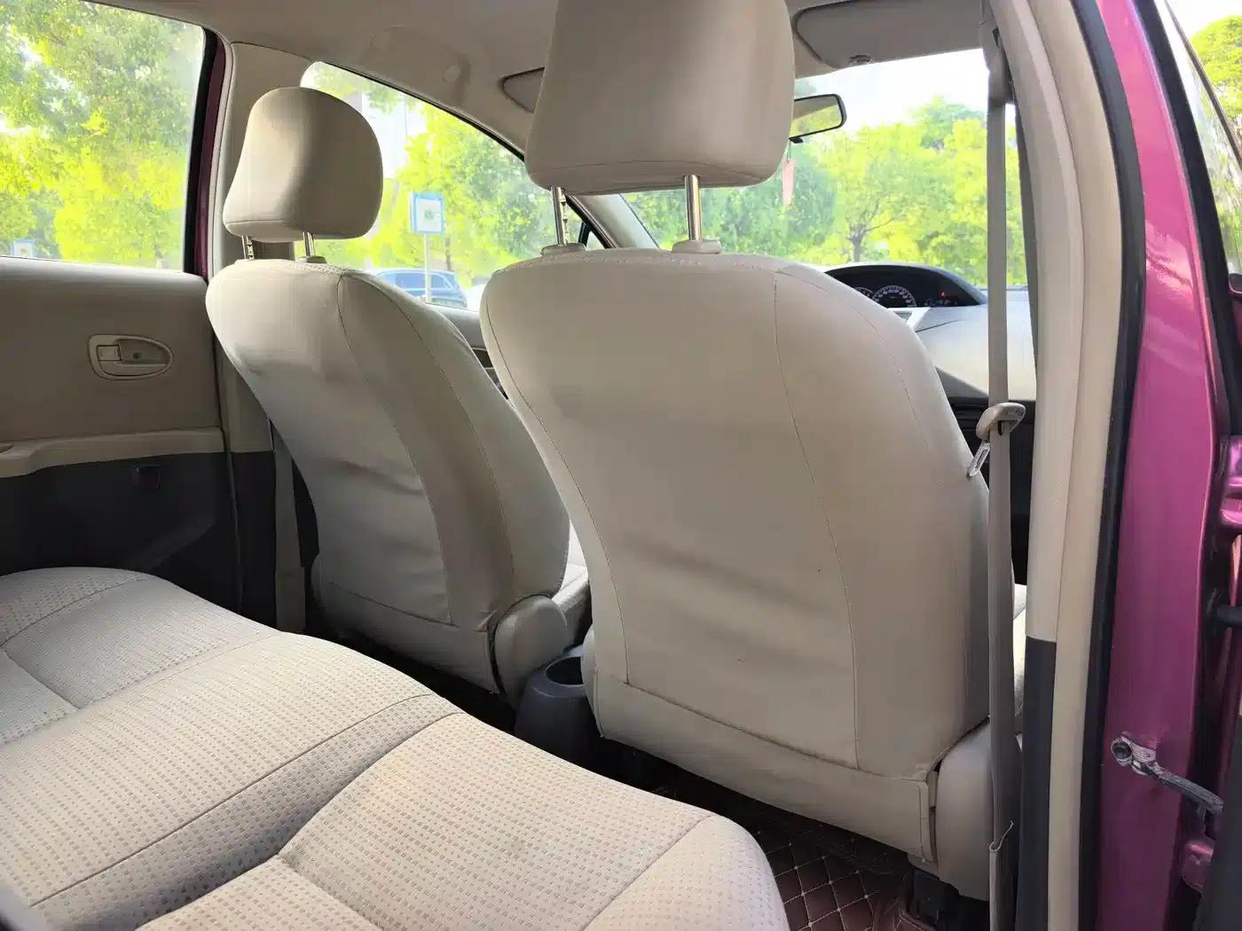 2011 Toyota Yaris 1.6E Automatic Dynamic Edition — миниатюра 17