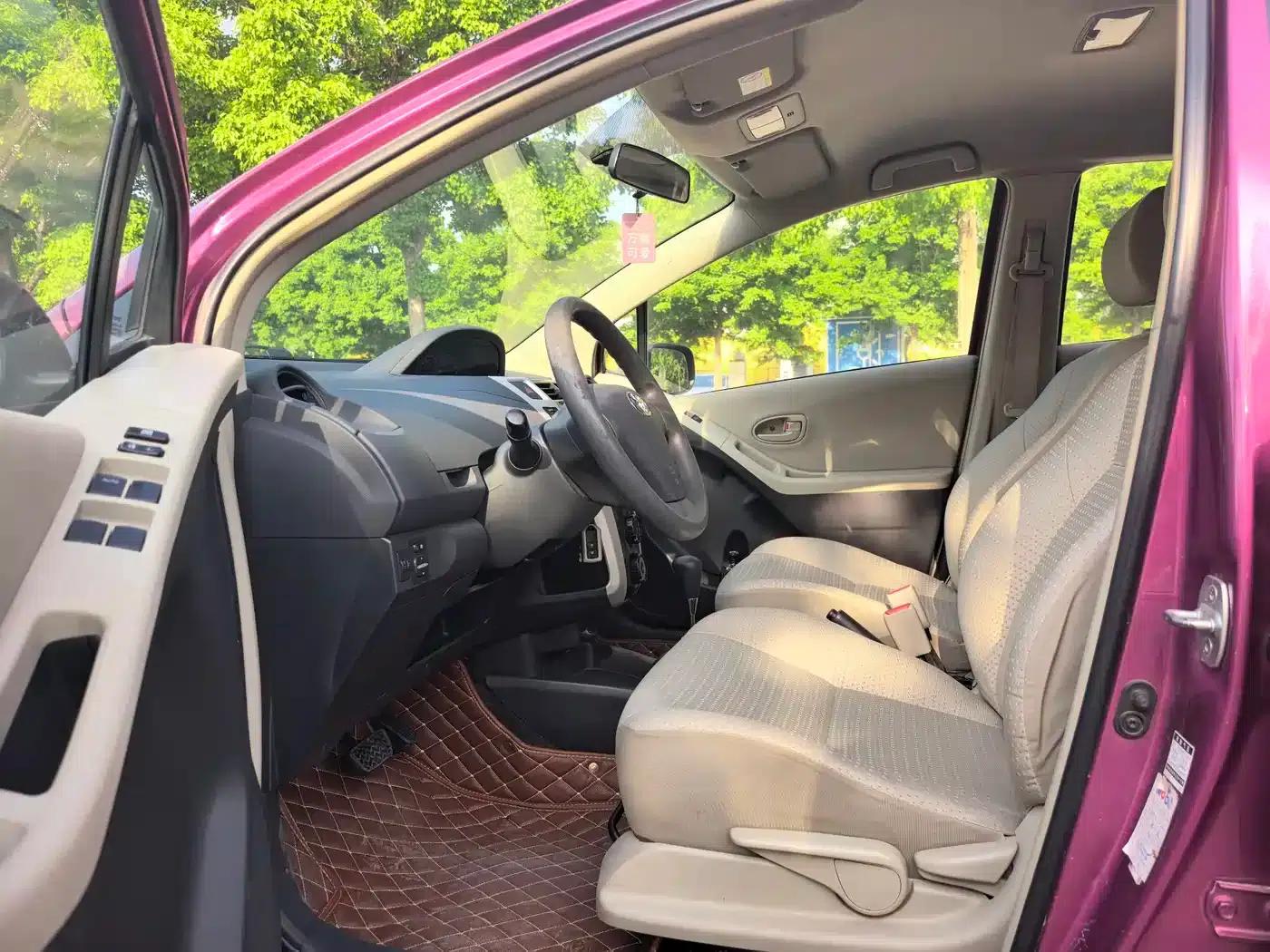 2011 Toyota Yaris 1.6E Automatic Dynamic Edition — миниатюра 5