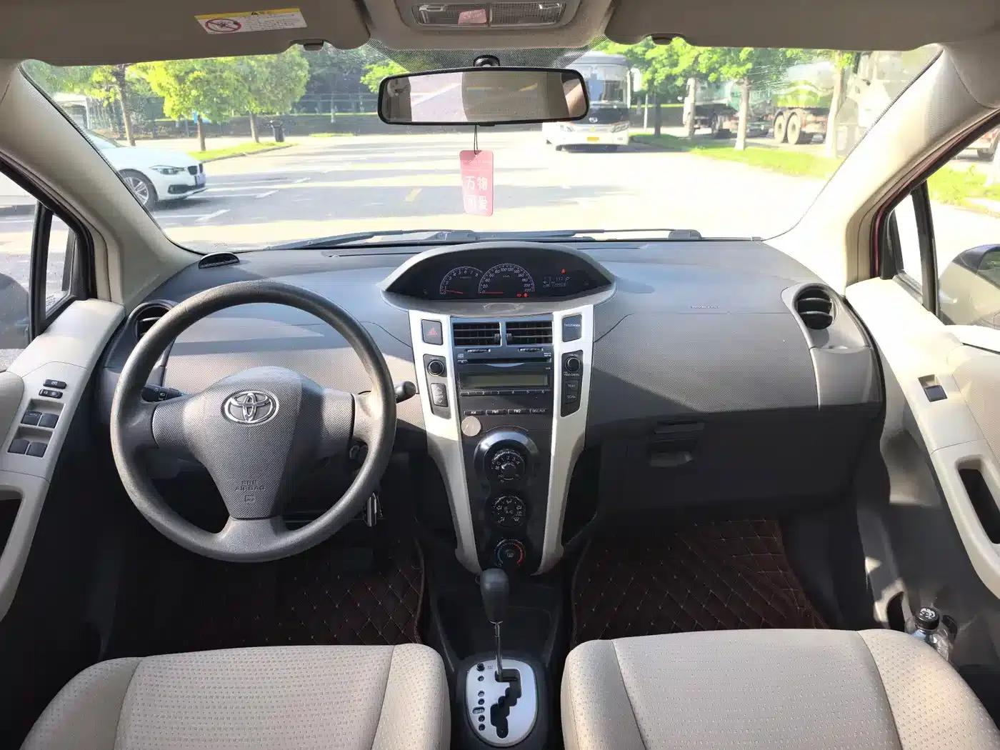 2011 Toyota Yaris 1.6E Automatic Dynamic Edition — миниатюра 7