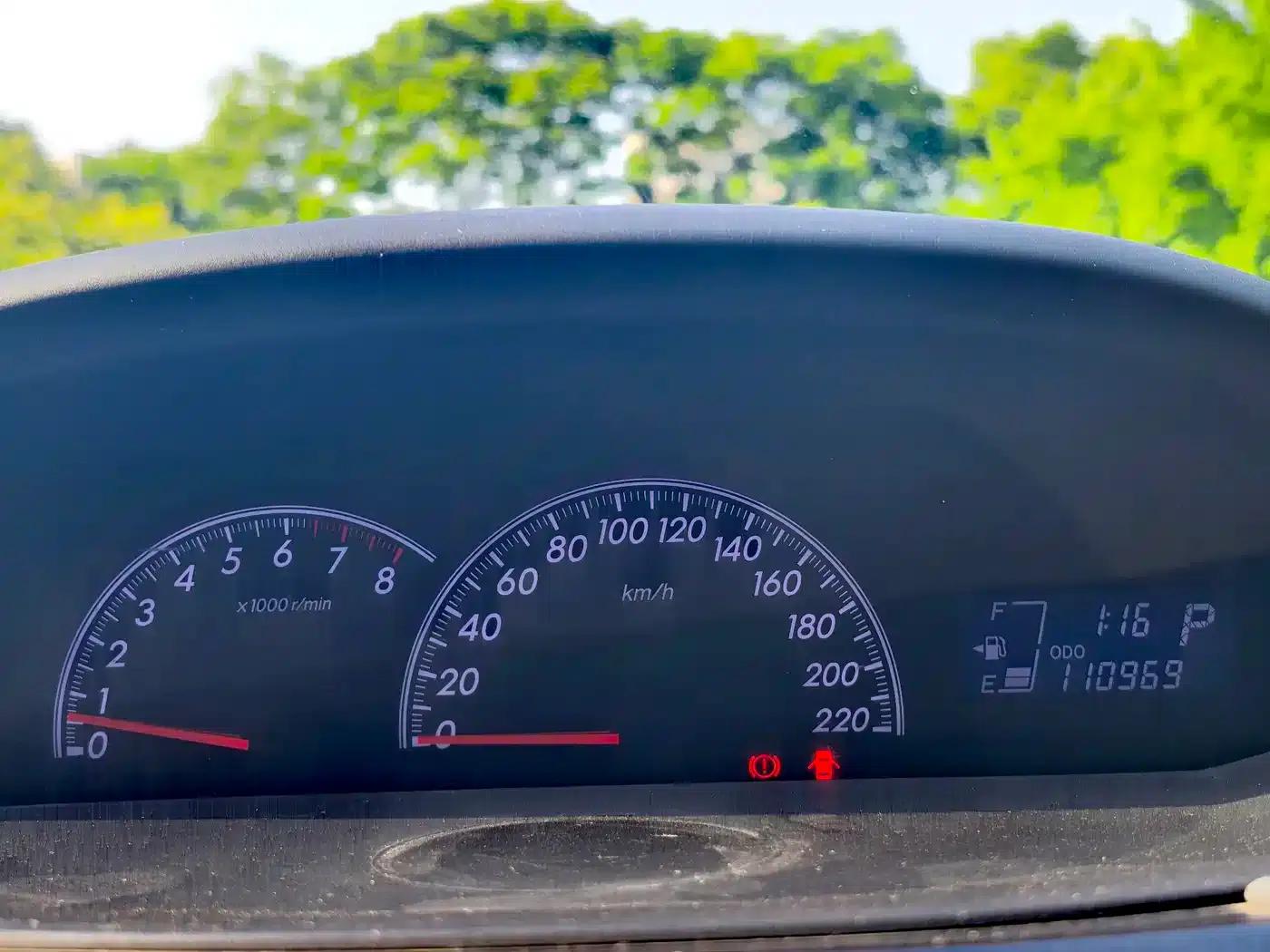 2011 Toyota Yaris 1.6E Automatic Dynamic Edition — миниатюра 9
