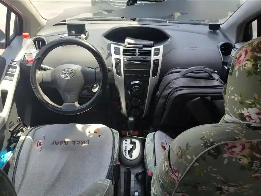 2011 Toyota Yaris 1.6G Automatic Dynamic Edition — миниатюра 12
