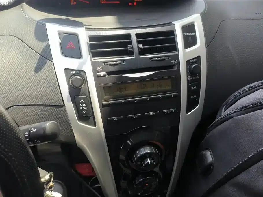 2011 Toyota Yaris 1.6G Automatic Dynamic Edition — миниатюра 13