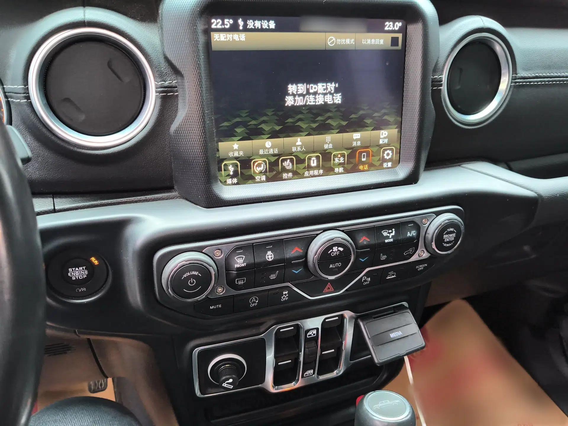 Jeep Gladiator 2022 3.6L Pioneer Edition — миниатюра 12