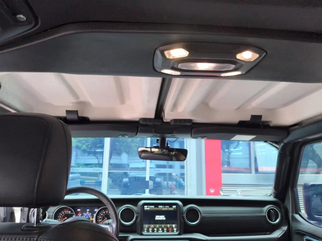 Jeep Gladiator 2022 3.6L Pioneer Edition — миниатюра 15