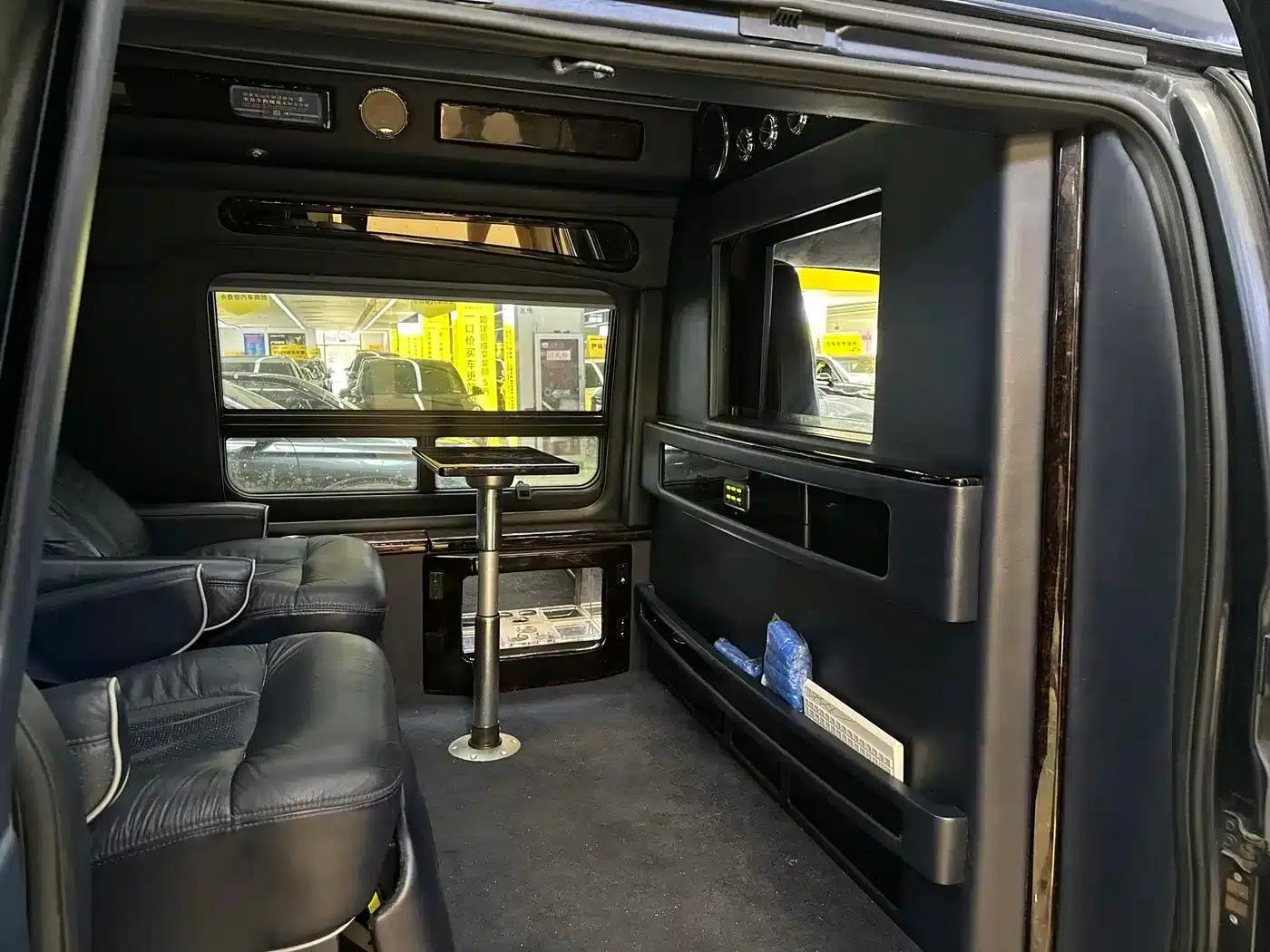2014 SAVANA 6.0L Long Wheelbase Leader Edition — миниатюра 12
