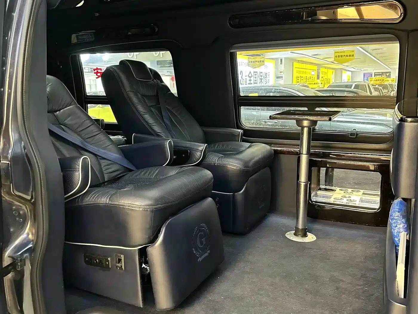 2014 SAVANA 6.0L Long Wheelbase Leader Edition — миниатюра 8
