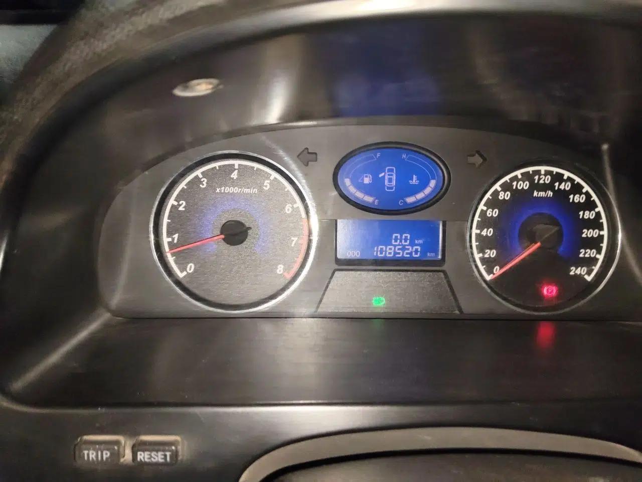 Geely Auto Classic Emgrand 2013 Sedan 1.5L Manual Elite Model — миниатюра 12