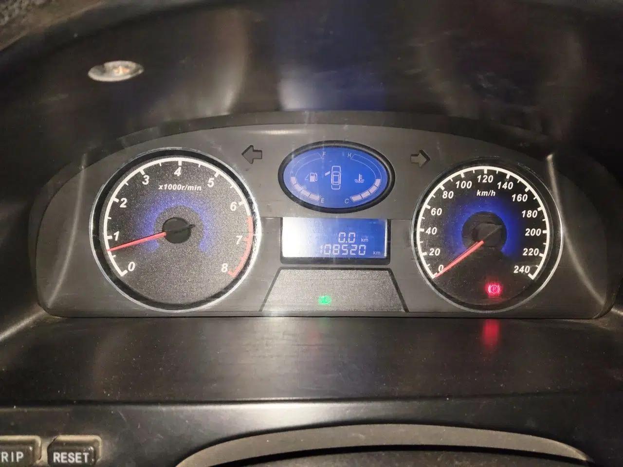 Geely Auto Classic Emgrand 2013 Sedan 1.5L Manual Elite Model — миниатюра 13