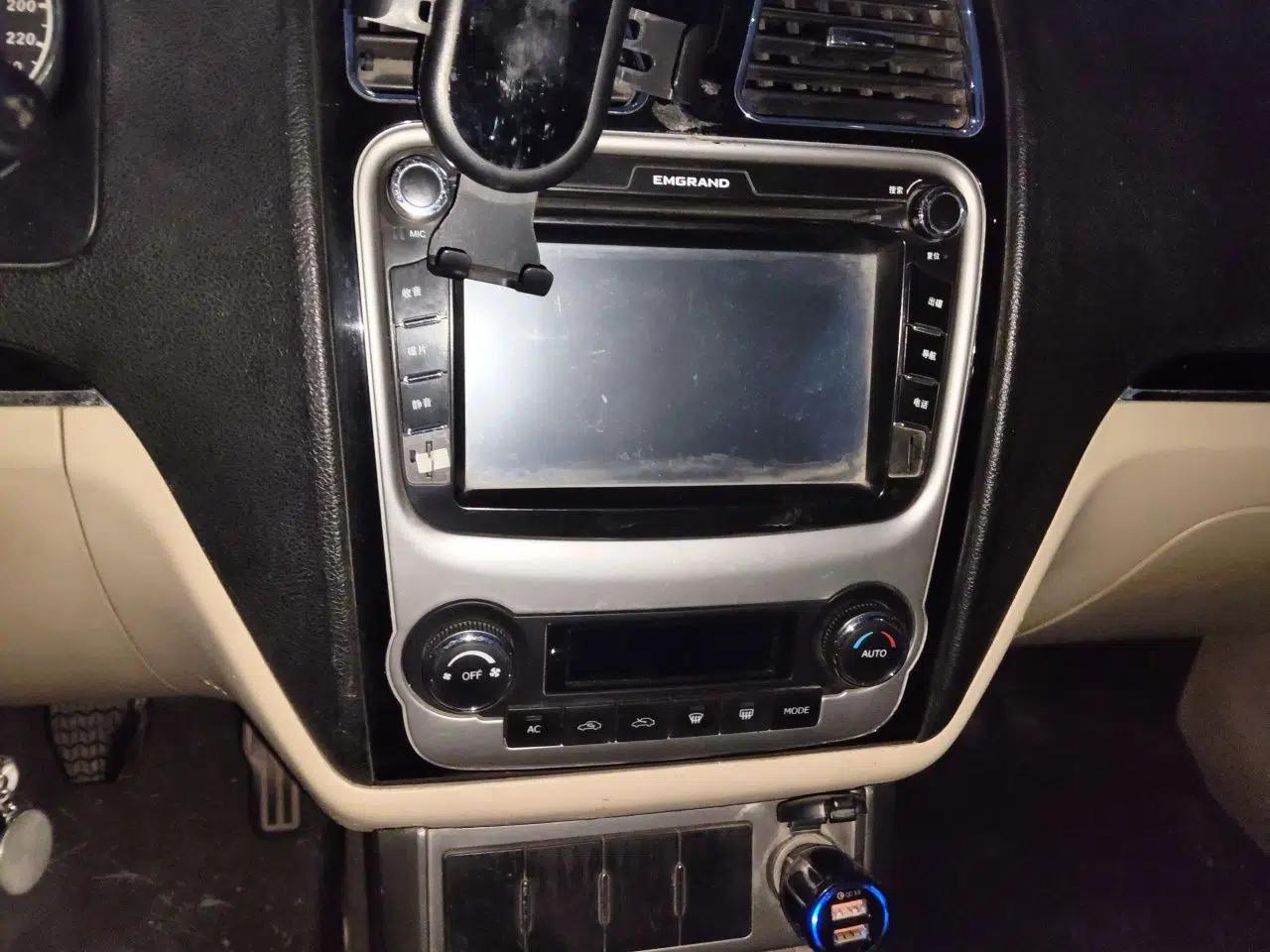 Geely Auto Classic Emgrand 2013 Sedan 1.5L Manual Elite Model — миниатюра 14