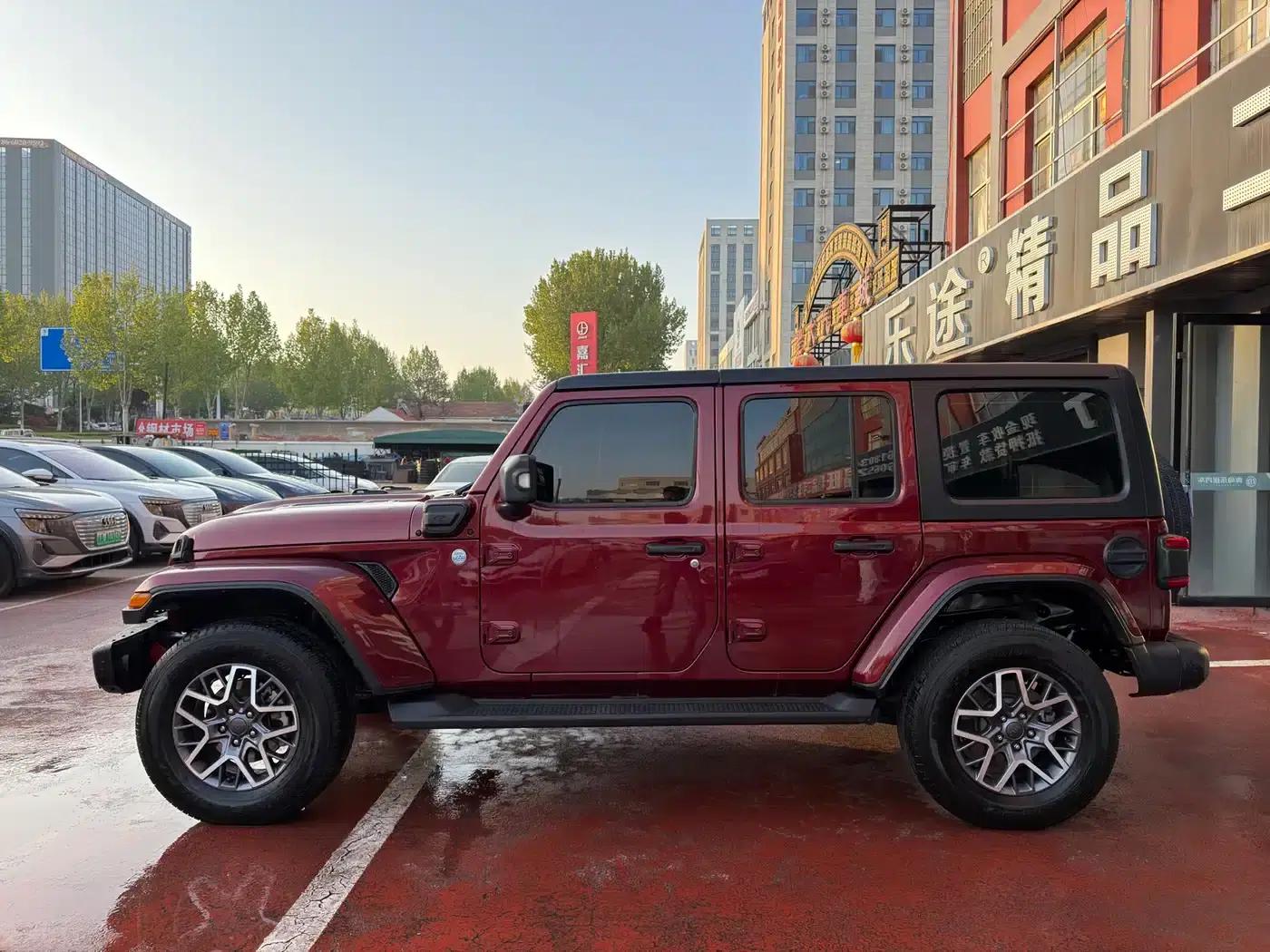 Jeep Wrangler New Energy 2021 Model 4-Door 2.0T 4xe Sahara First Edition — миниатюра 2