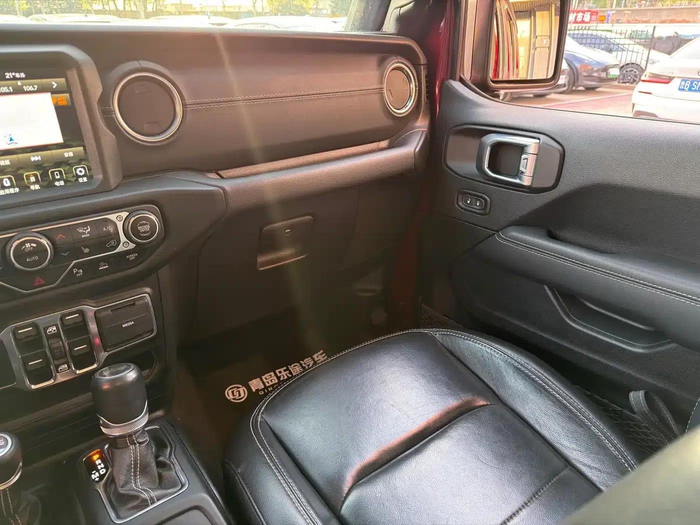 Jeep Wrangler New Energy 2021 Model 4-Door 2.0T 4xe Sahara First Edition — миниатюра 12