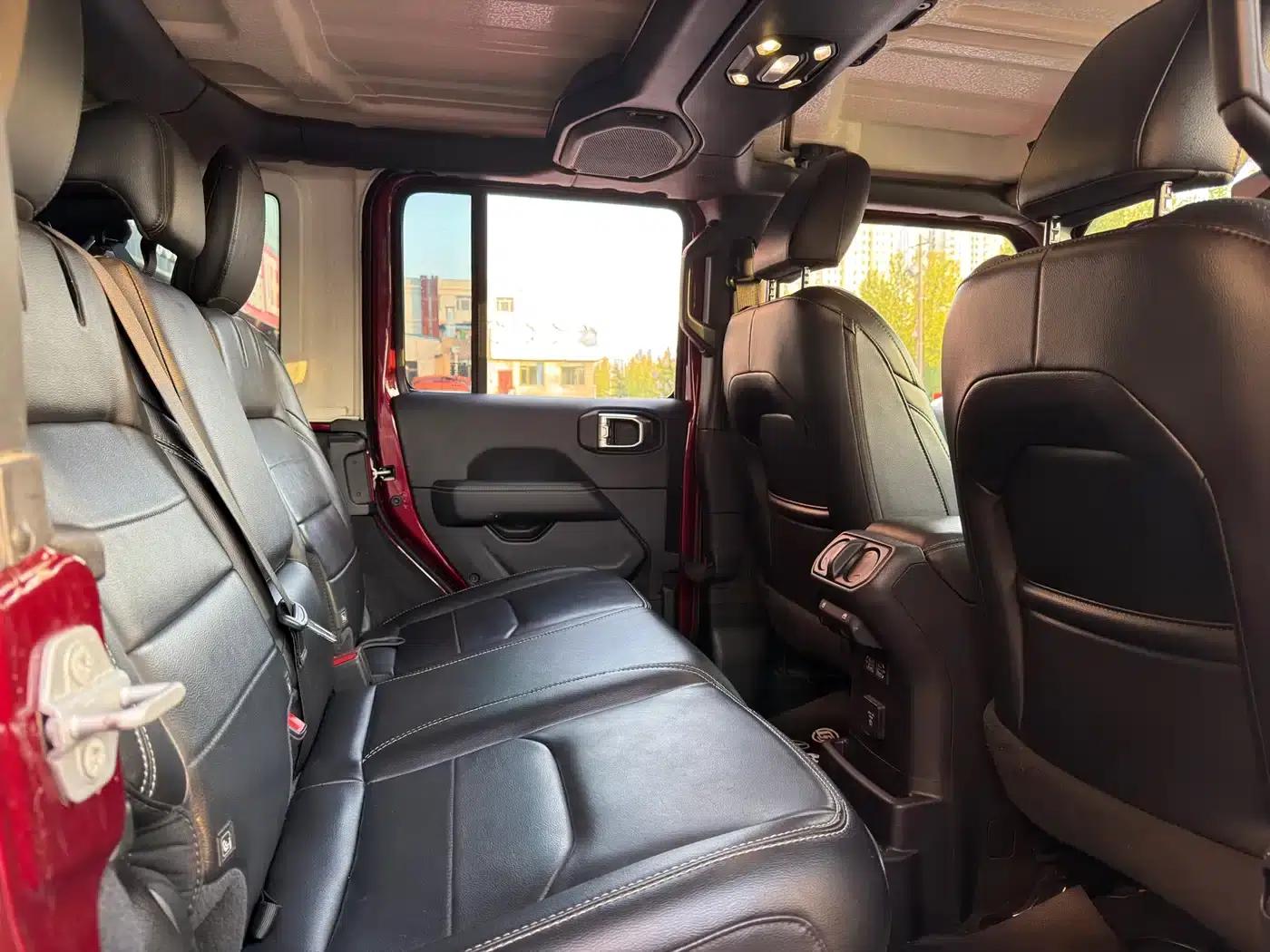 Jeep Wrangler New Energy 2021 Model 4-Door 2.0T 4xe Sahara First Edition — миниатюра 13