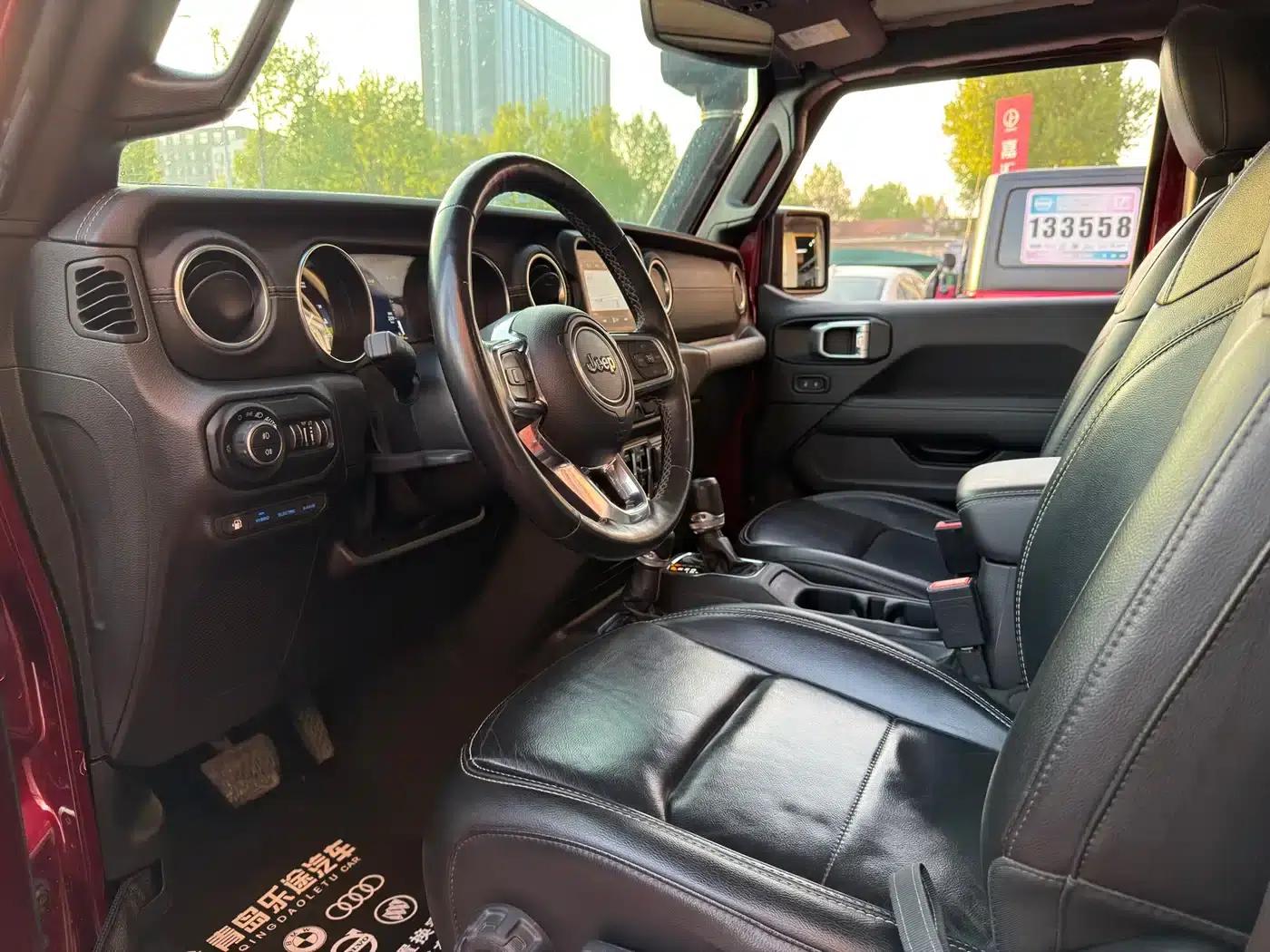 Jeep Wrangler New Energy 2021 Model 4-Door 2.0T 4xe Sahara First Edition — миниатюра 7