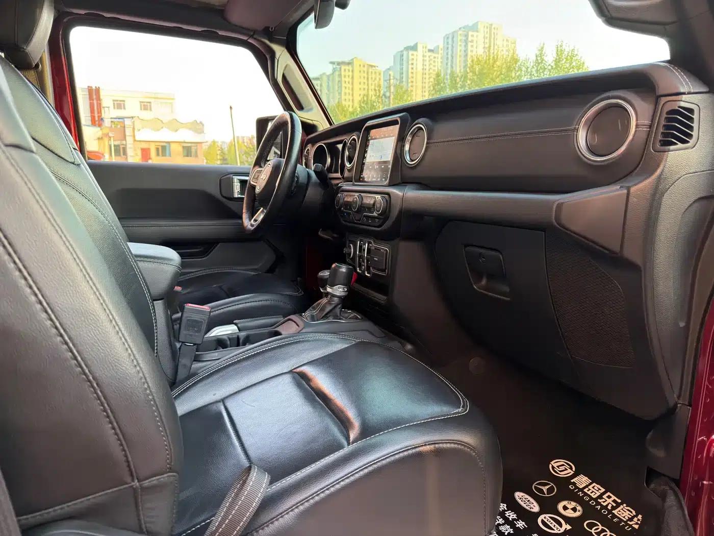 Jeep Wrangler New Energy 2021 Model 4-Door 2.0T 4xe Sahara First Edition — миниатюра 8