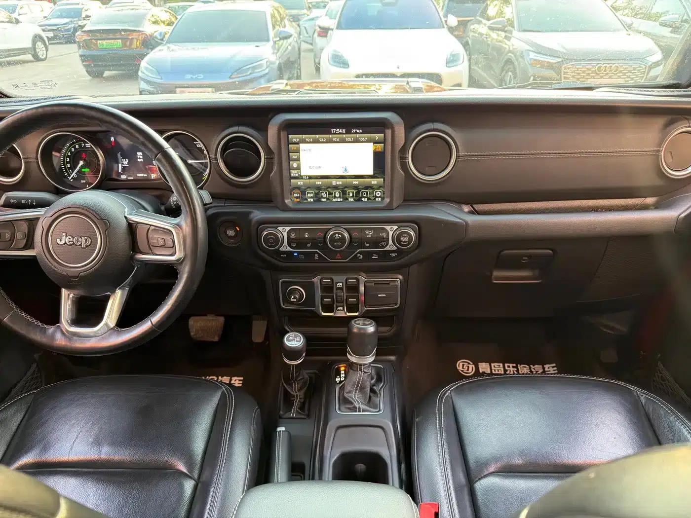 Jeep Wrangler New Energy 2021 Model 4-Door 2.0T 4xe Sahara First Edition — миниатюра 9