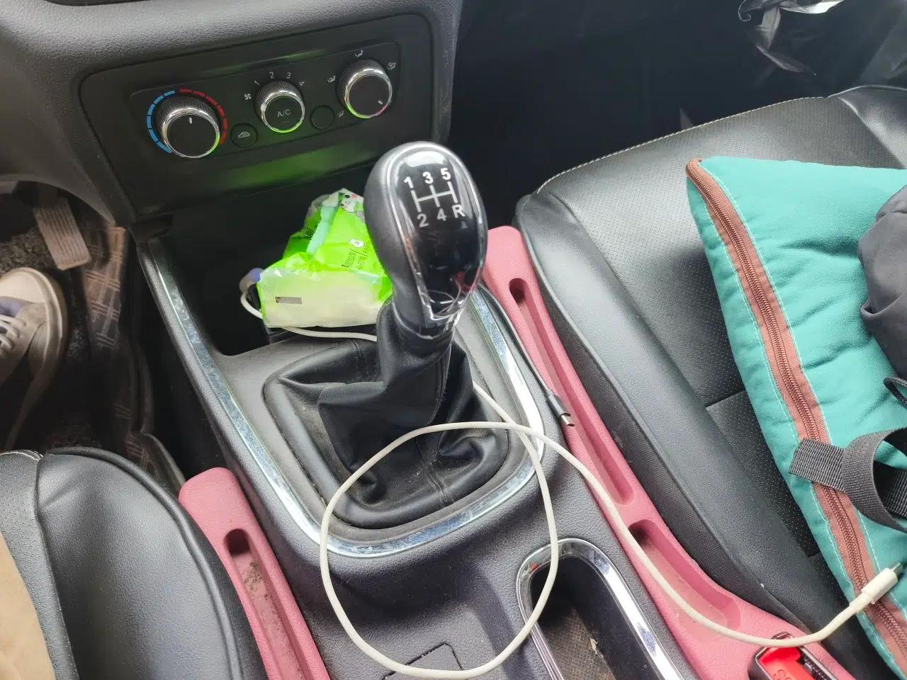 Jinbei Gold Hiace 2023 1.5L Passenger Van Travel Lion 5/6/7-Seater with Central Air Conditioning — миниатюра 15
