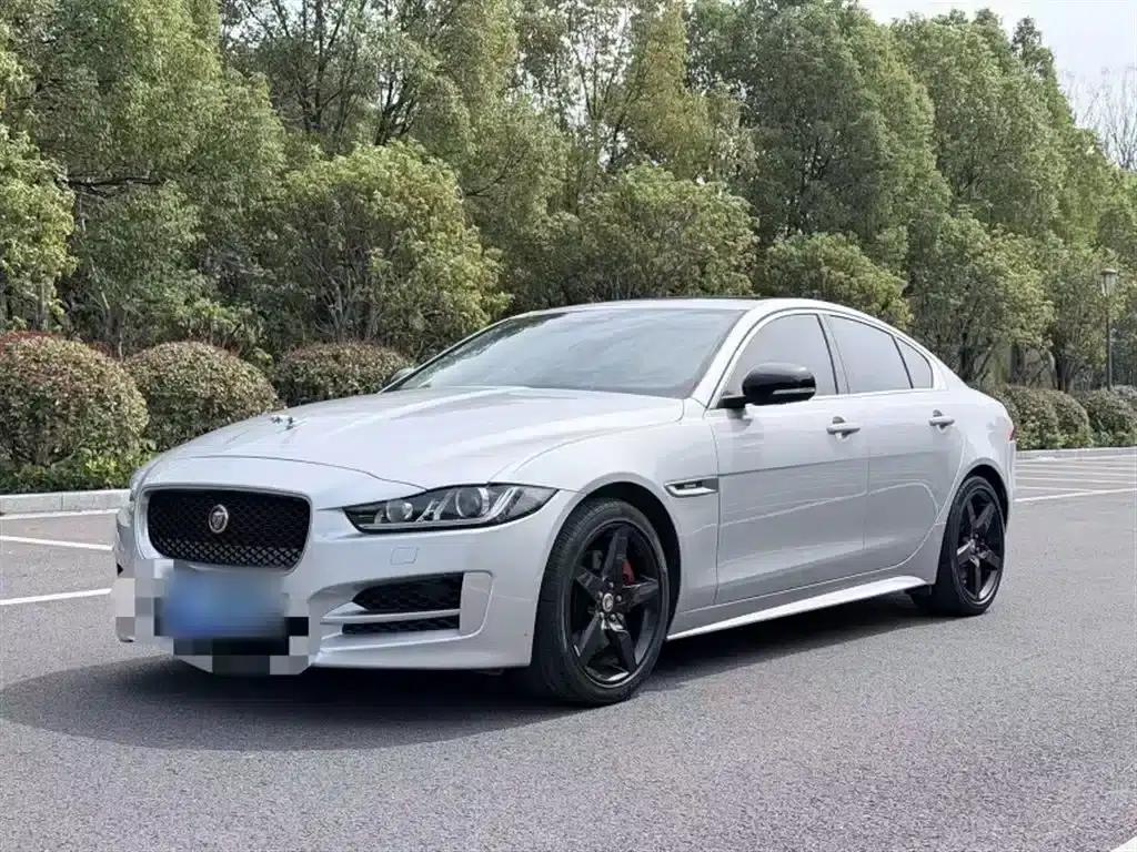 Jaguar XE 2017 2.0T 200PS R-Sport — миниатюра 1