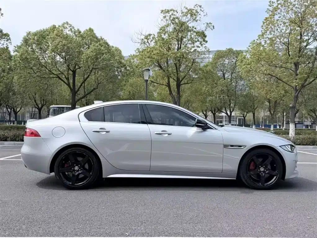 Jaguar XE 2017 2.0T 200PS R-Sport — миниатюра 11