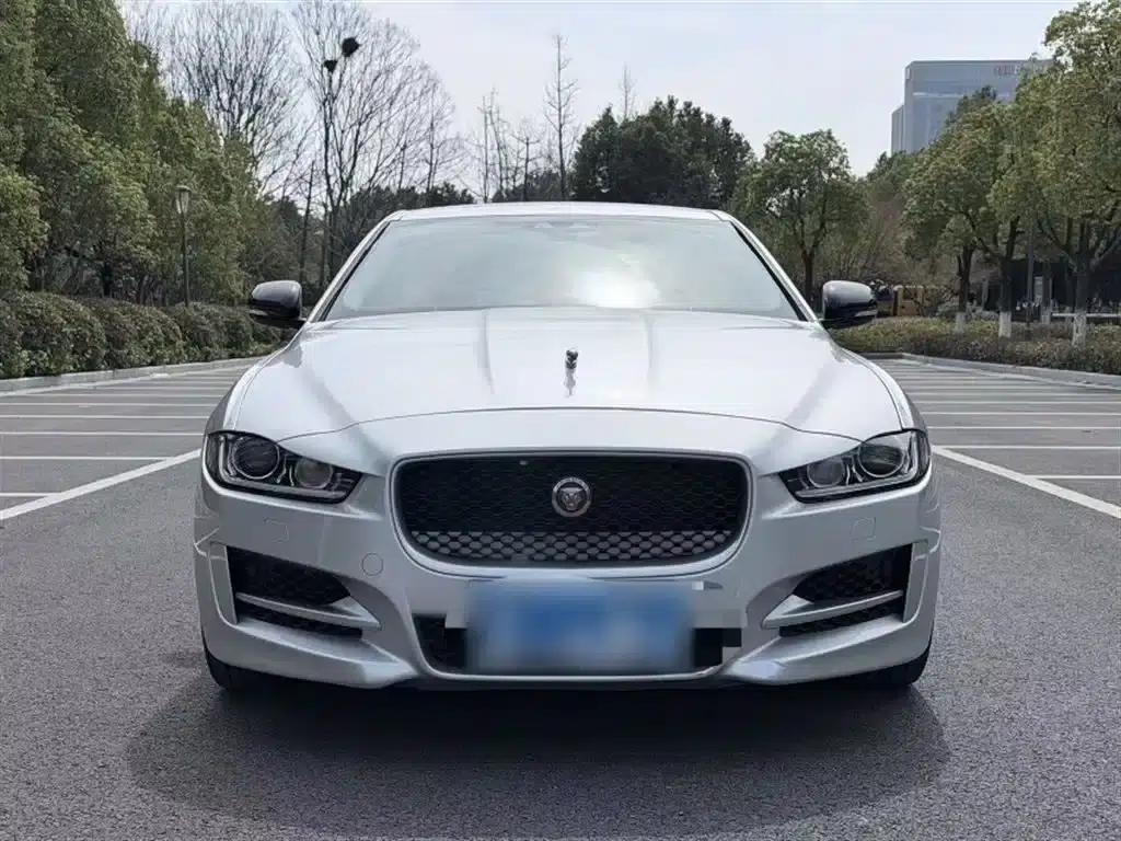 Jaguar XE 2017 2.0T 200PS R-Sport — миниатюра 17