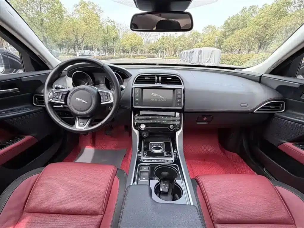 Jaguar XE 2017 2.0T 200PS R-Sport — миниатюра 22