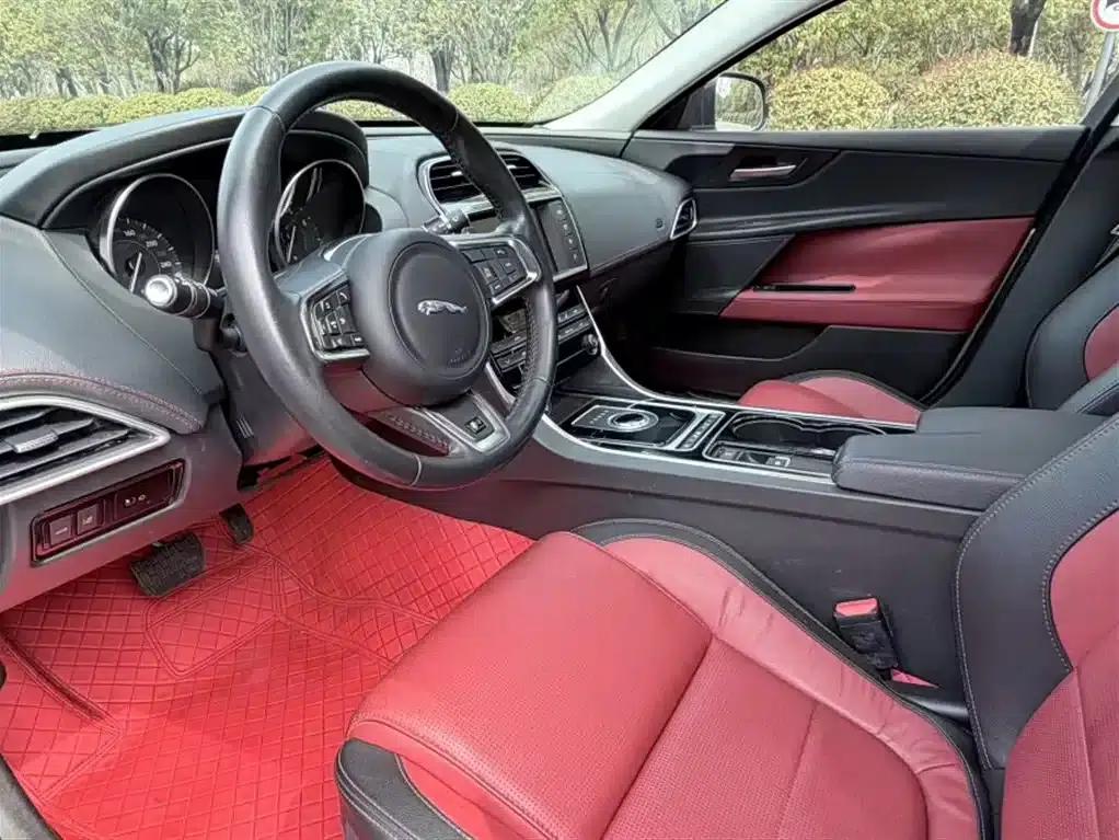 Jaguar XE 2017 2.0T 200PS R-Sport — миниатюра 24