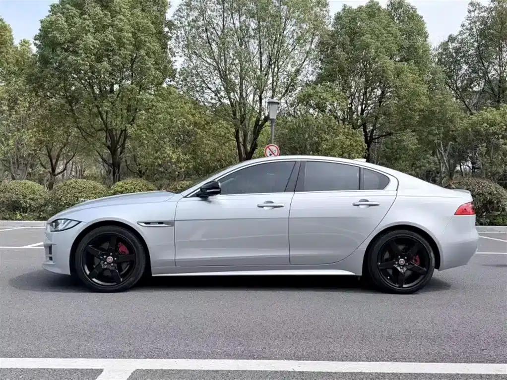 Jaguar XE 2017 2.0T 200PS R-Sport — миниатюра 10
