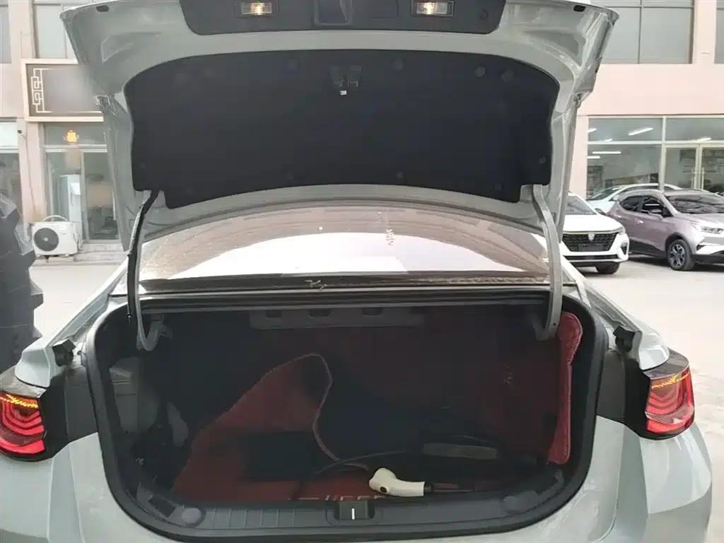 Geely Emgrand L HiP 2024 Dragon Edition 1.5TD-DHT Pro 100KM Superior Model — миниатюра 19