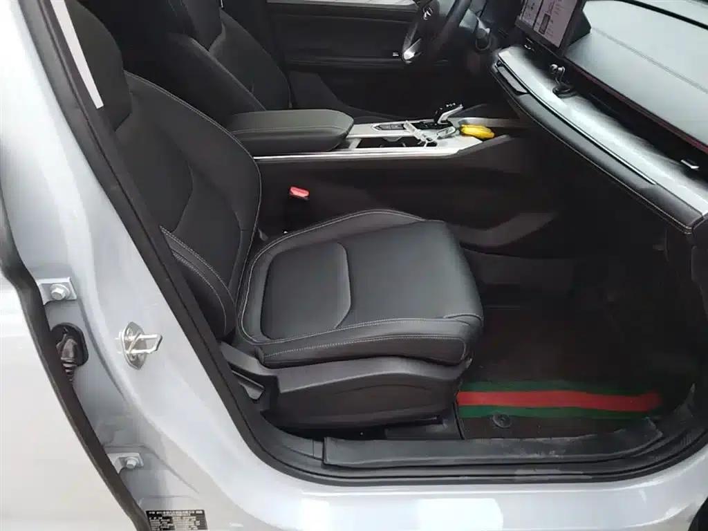 Geely Emgrand L HiP 2024 Dragon Edition 1.5TD-DHT Pro 100KM Superior Model — миниатюра 25