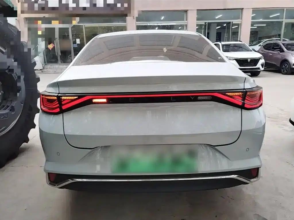 Geely Emgrand L HiP 2024 Dragon Edition 1.5TD-DHT Pro 100KM Superior Model — миниатюра 6
