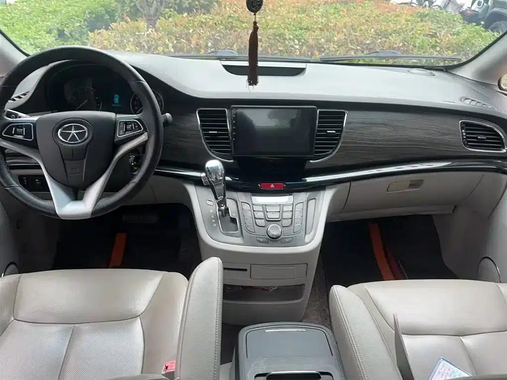Refine M5 2013 2.0T Gasoline Automatic Business Edition — миниатюра 18