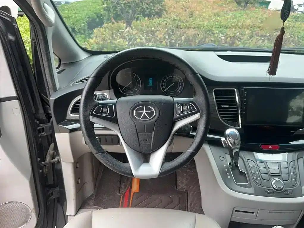 Refine M5 2013 2.0T Gasoline Automatic Business Edition — миниатюра 5