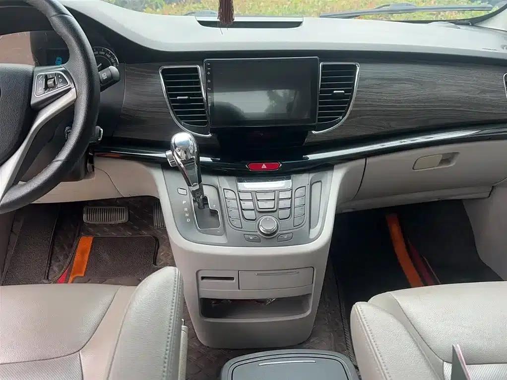 Refine M5 2013 2.0T Gasoline Automatic Business Edition — миниатюра 8