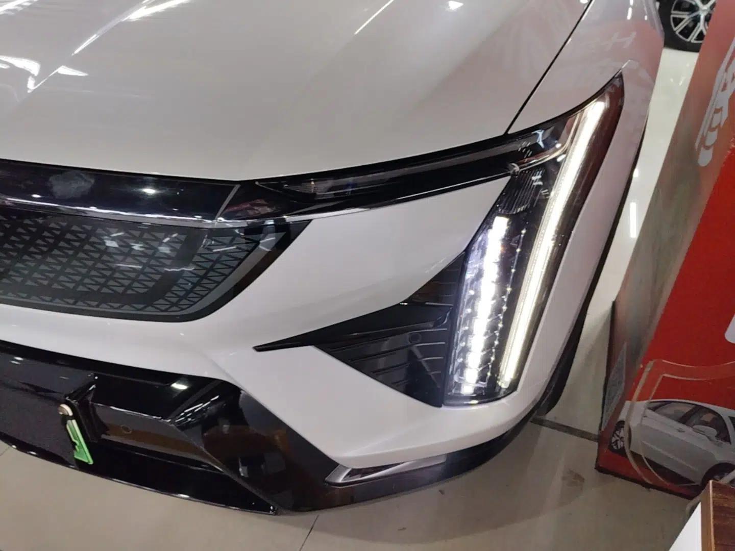 Cadillac OPTIQ 2024 Four-Wheel Drive Long-Range Version — миниатюра 9