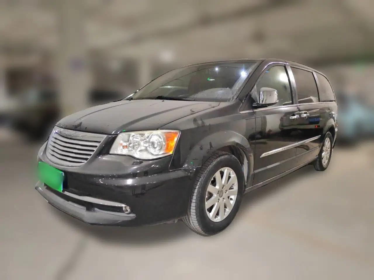 Chrysler Grand Voyager 2013 3.6L Luxury Edition — миниатюра 1