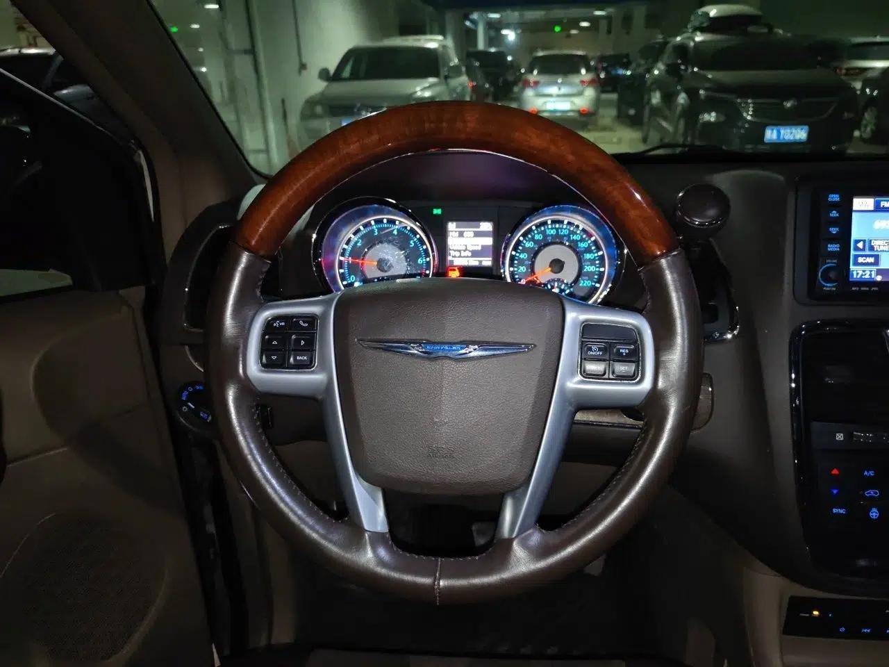Chrysler Grand Voyager 2013 3.6L Luxury Edition — миниатюра 11