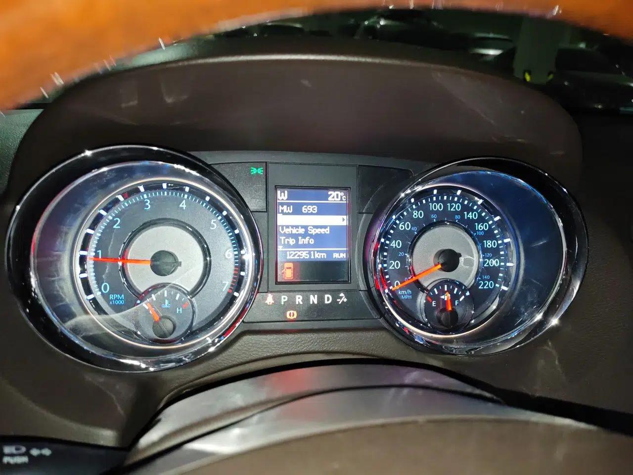 Chrysler Grand Voyager 2013 3.6L Luxury Edition — миниатюра 12
