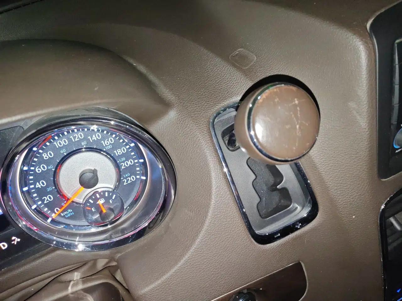 Chrysler Grand Voyager 2013 3.6L Luxury Edition — миниатюра 15