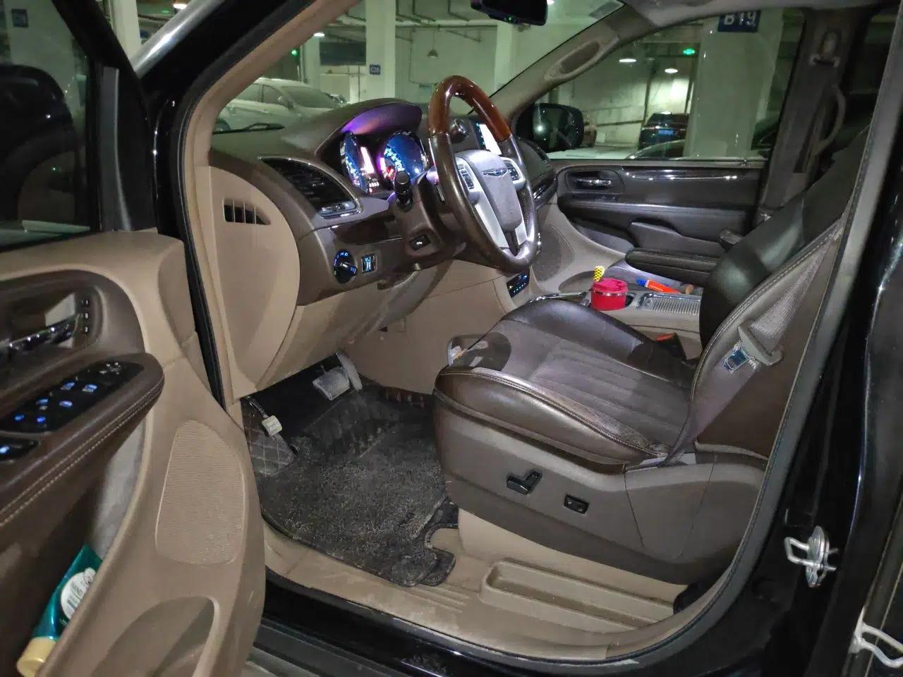 Chrysler Grand Voyager 2013 3.6L Luxury Edition — миниатюра 17