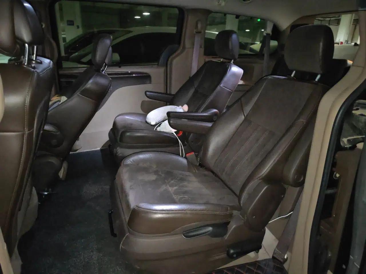 Chrysler Grand Voyager 2013 3.6L Luxury Edition — миниатюра 18
