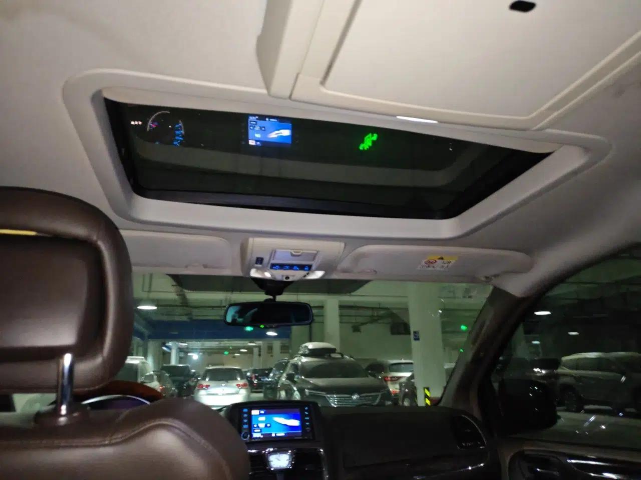 Chrysler Grand Voyager 2013 3.6L Luxury Edition — миниатюра 19