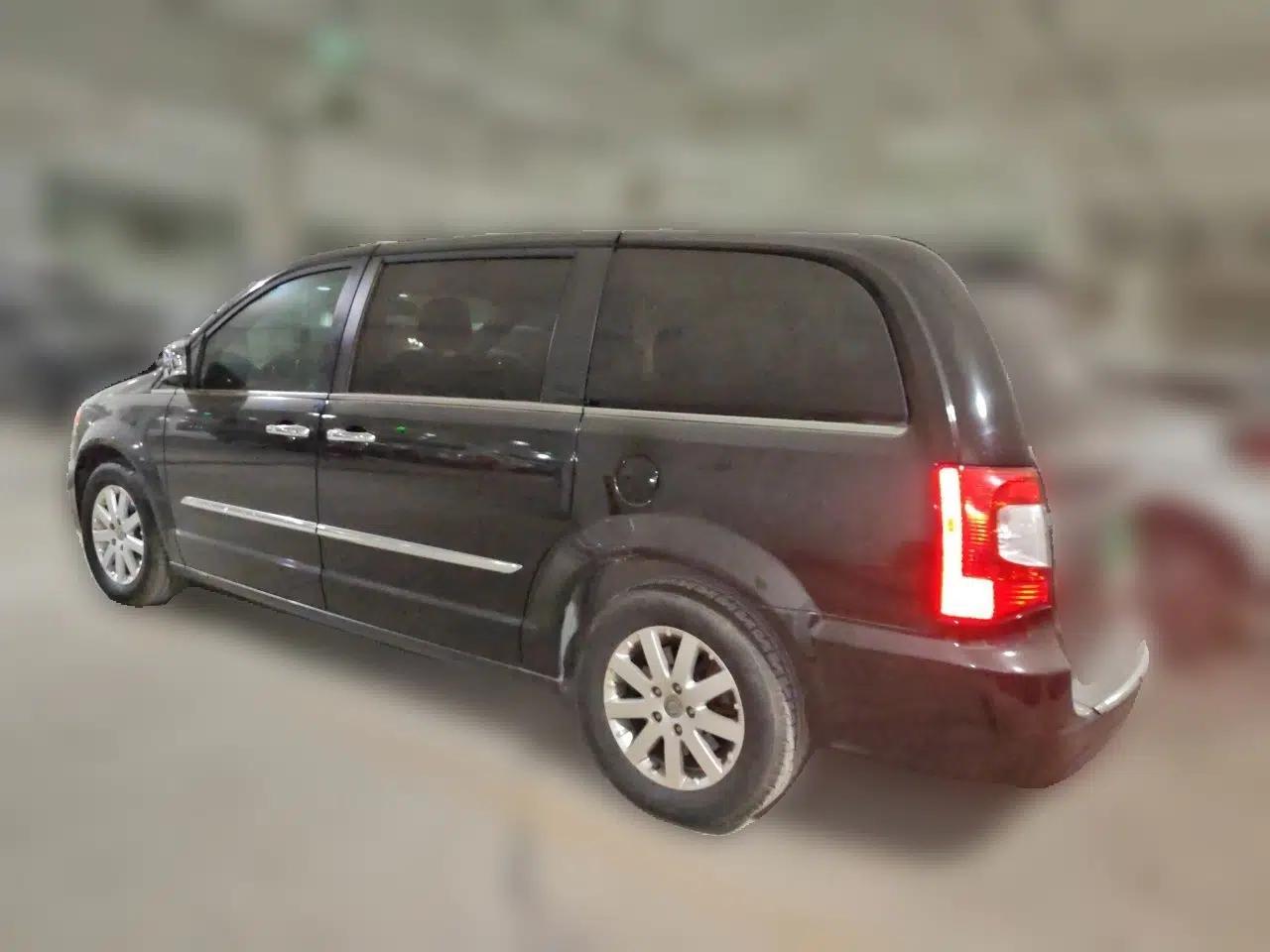 Chrysler Grand Voyager 2013 3.6L Luxury Edition — миниатюра 4