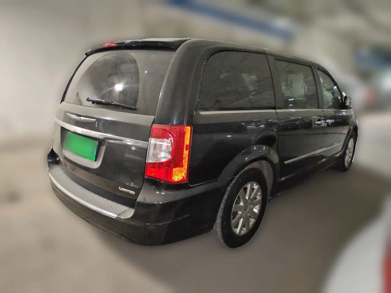Chrysler Grand Voyager 2013 3.6L Luxury Edition — миниатюра 6