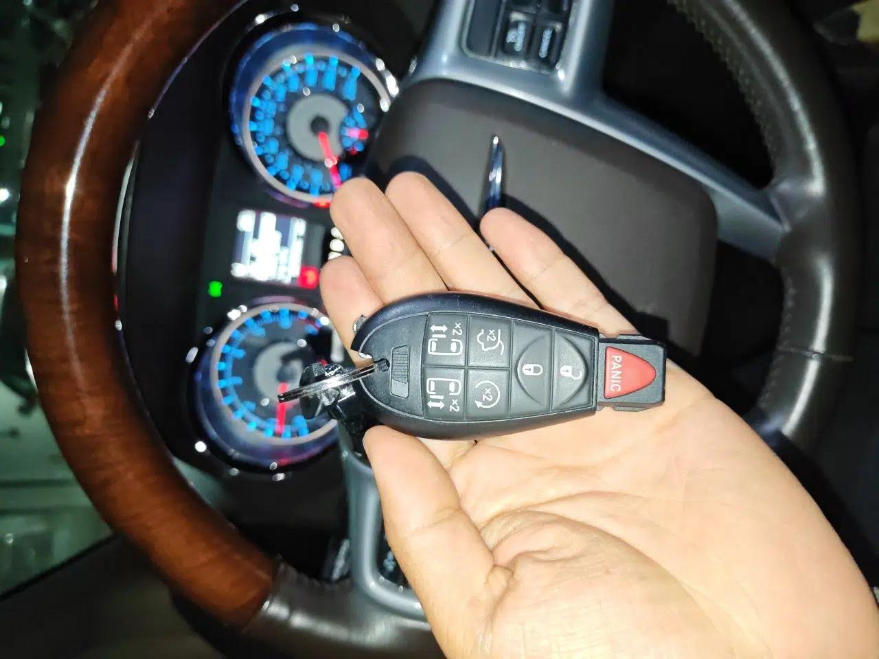 Chrysler Grand Voyager 2013 3.6L Luxury Edition — миниатюра 9
