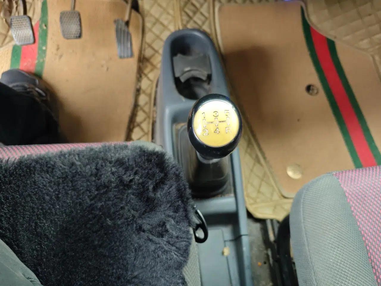 Suzuki Wagon R 2015 1.0L Manual Comfort Model — миниатюра 15
